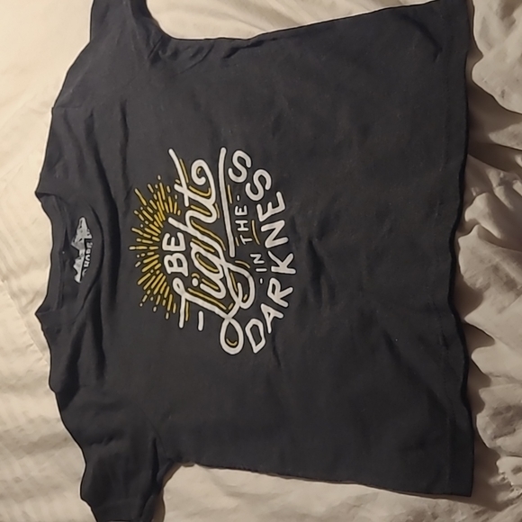 Hope Outfitters UNISEX Youth Medium tshirt Be light in the Darkness - Picture 1 of 4